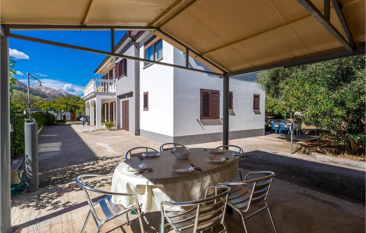 Lovely Apartment In Jurandvor With Kitchen