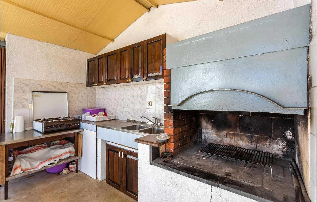 Lovely Apartment In Jurandvor With Kitchen